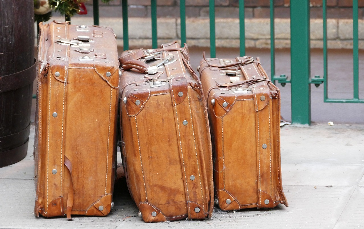 Kolme matkalaukkua