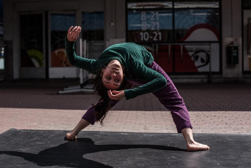 A Being in a View / Photo: Annika Miettinen DAncer Angela al Debs