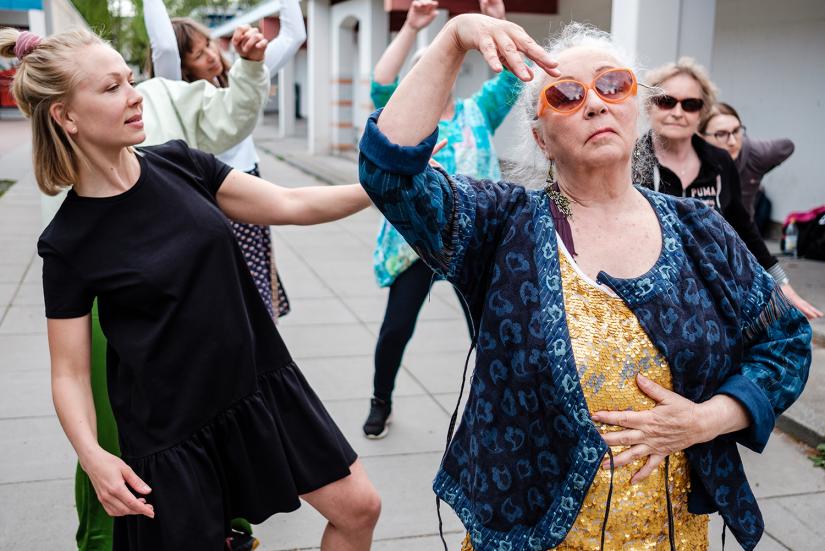 Lihadisko / Photo: Matti Kilponen Dancers at Siltamäen ostari