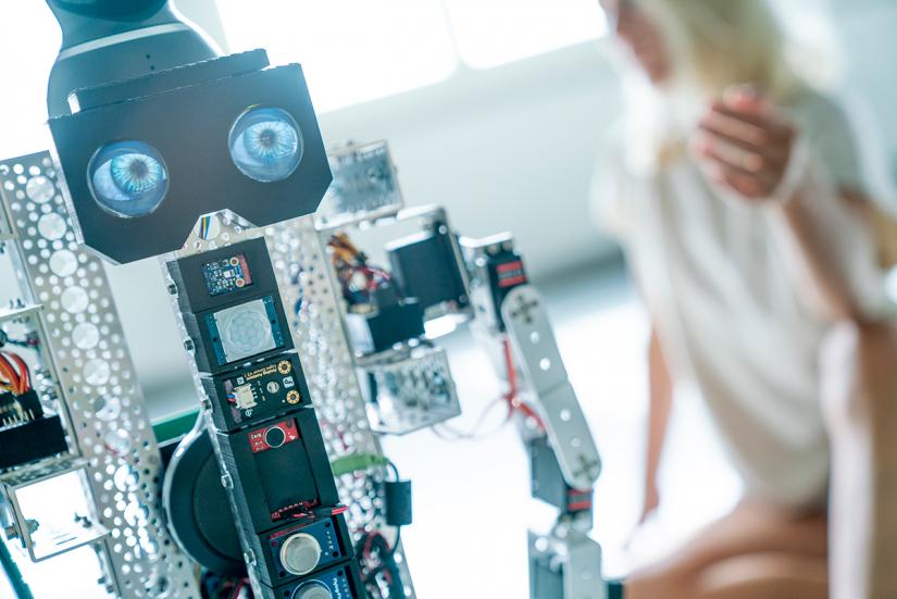 Photo: Vesa-Pekka Grönfors A robot and a dancer