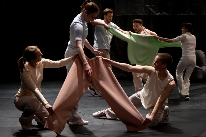 Photo: Yoshi Omori Dancers in the performance.