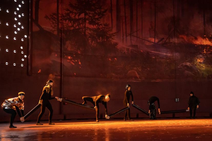 Movement I / photo: Sinem Kayacan Dancers in the performance.