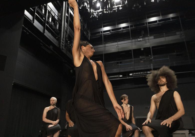 Photo: Reto Schmid. In the photo Ondrej Vidlar, Maria Ferreira Silva, Nodan Bojas Mair, Songhay Toldon. Performers in the performance.