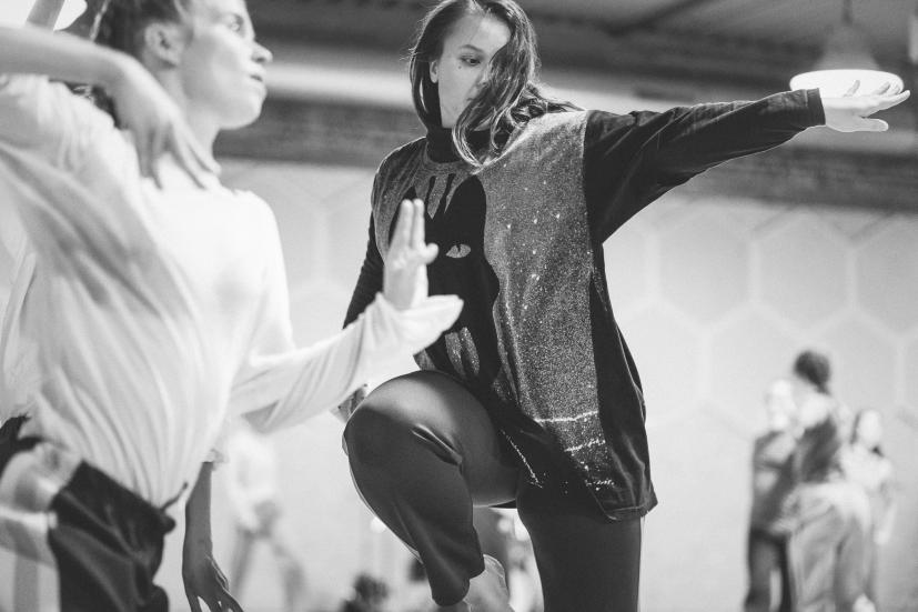 Photo: Arnaud Beelen / TicTac Art Centre @arnaudbeelenphoto @tictacartcentre Big group of people dancing