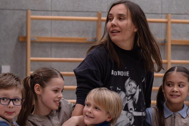 Janina Rajakangas esityksen harjoituksissa.