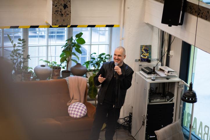 Jarkko Kaapelitehtaan Kahvibaarissa