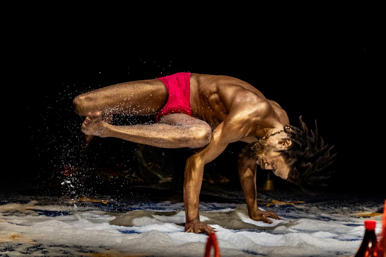 Zora Snake esityksessä