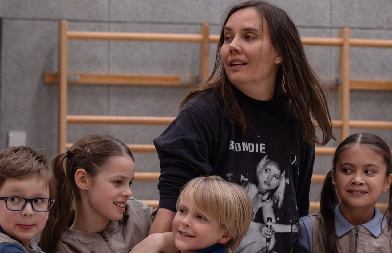 Janina Rajakangas esityksen harjoituksissa.