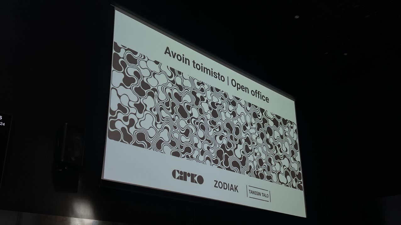 In the photo there is a screen. On the screen is the text Open office.
