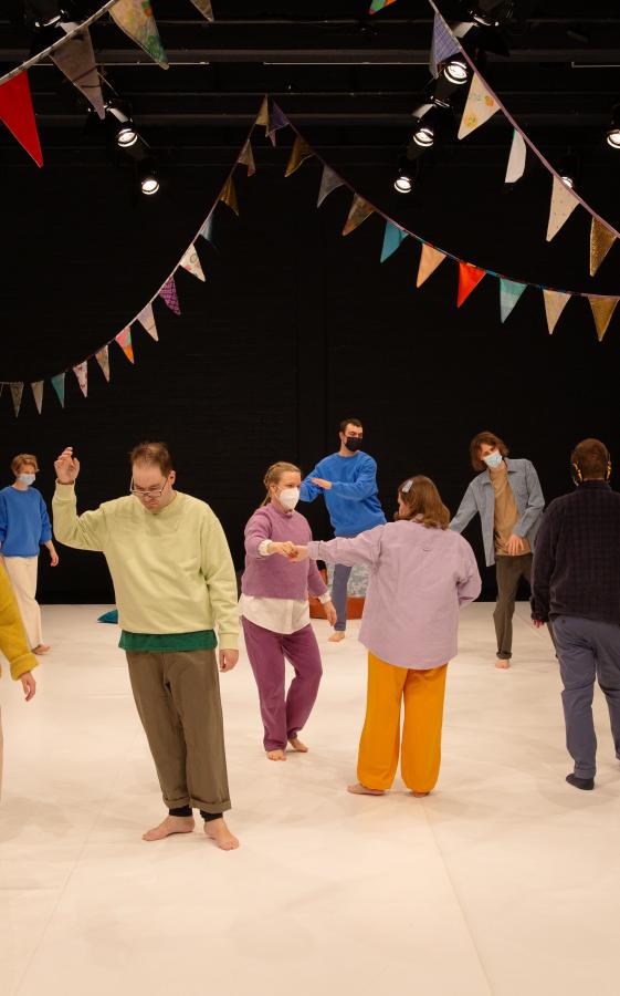 Photo: Sari Antikainen Several dancers on the floor